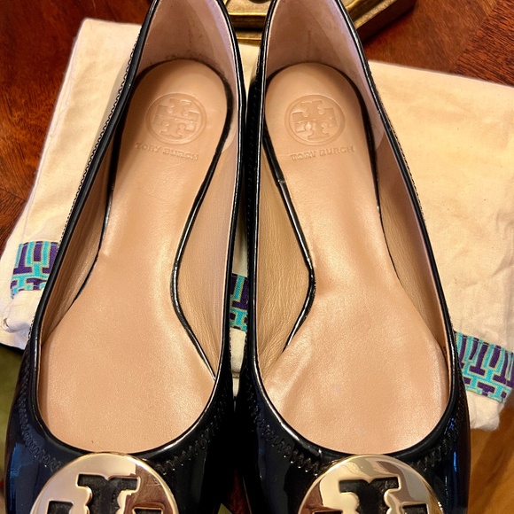 EEUC Tory Burch Navy Patent Leather Reva Ballet Flats Shoes Gold Logo Size 9 M - Picture 5 of 8